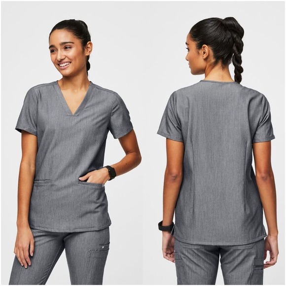 FIGS Casma™ Three-Pocket Scrub Top in Graphite - Picture 1 of 10